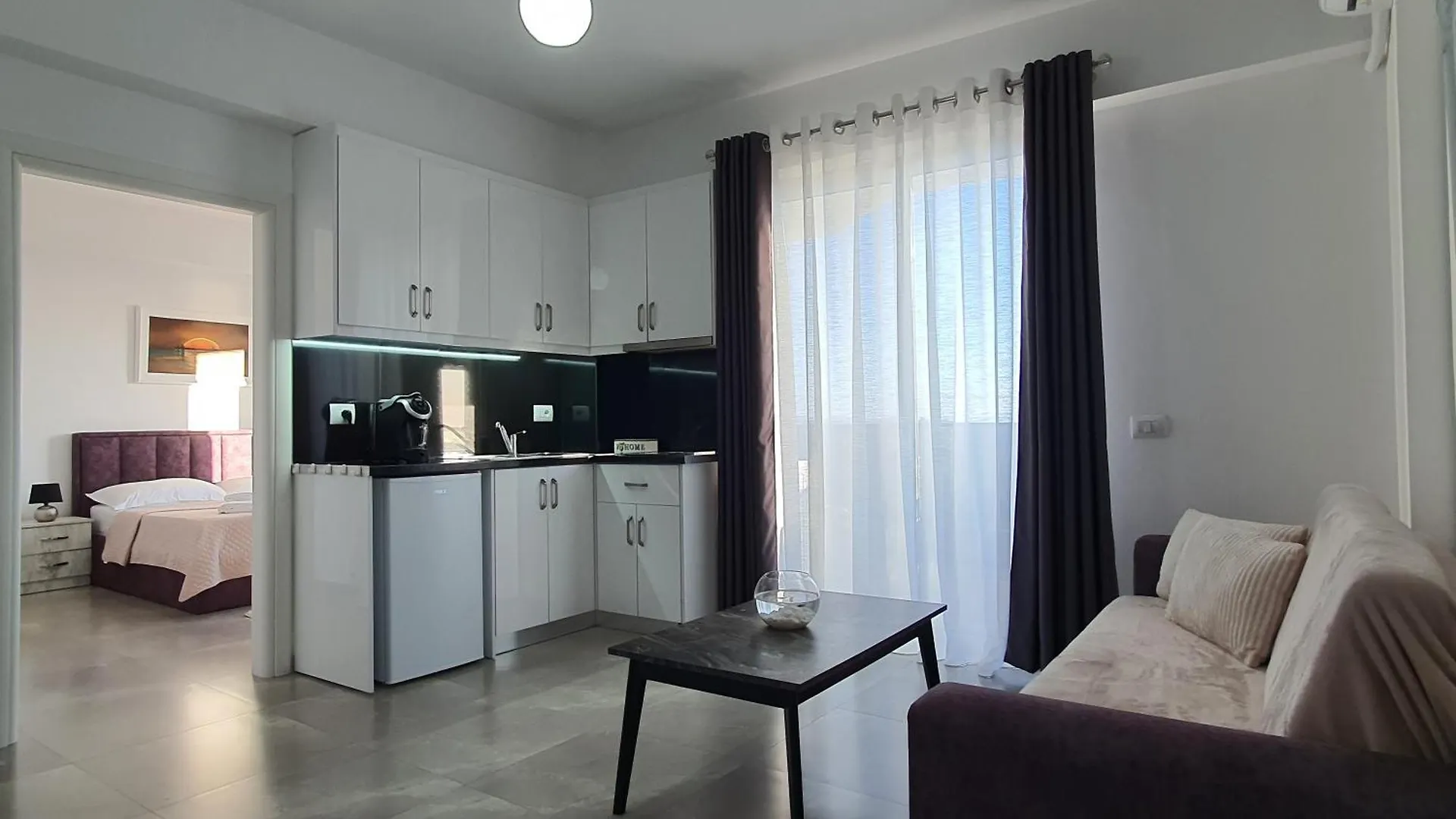 Flore Rooms Sarande 0*,  Albania