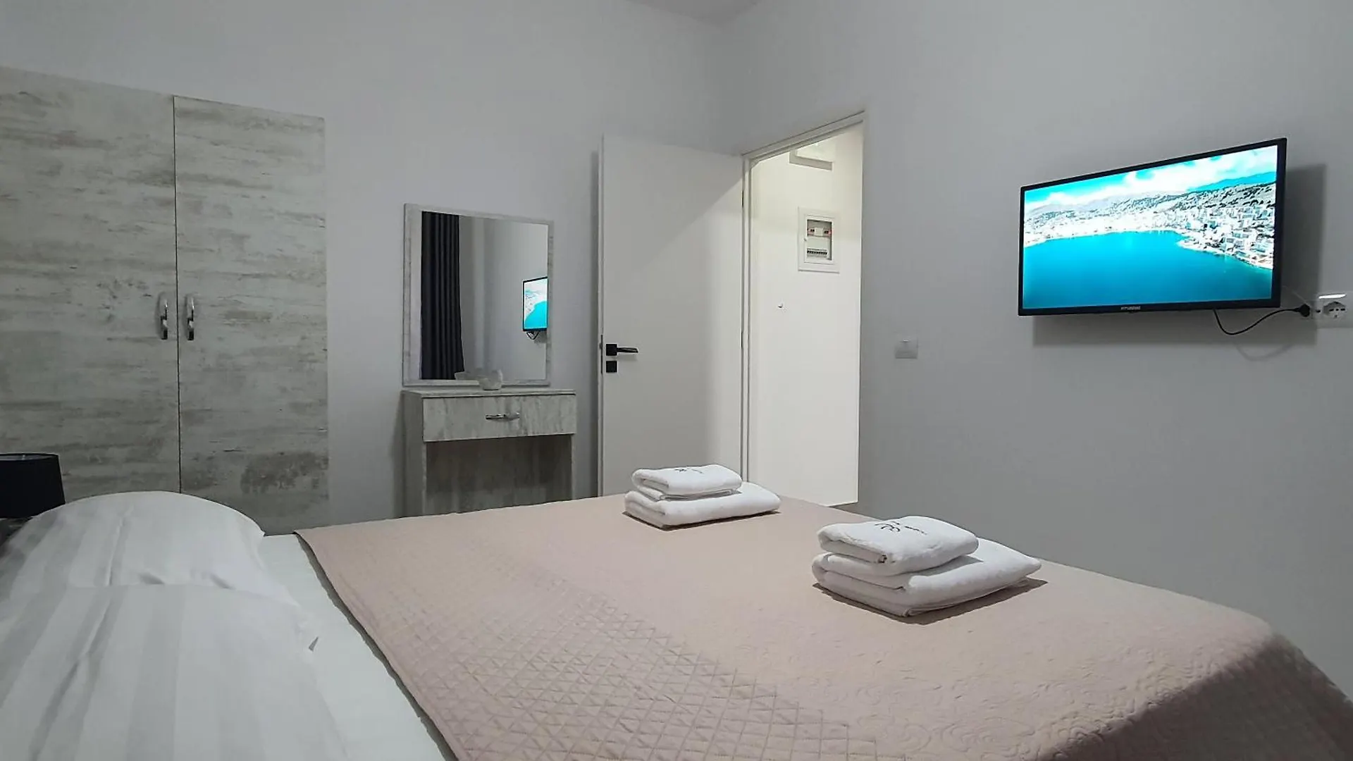 Apartment Flore Rooms Sarande Albania