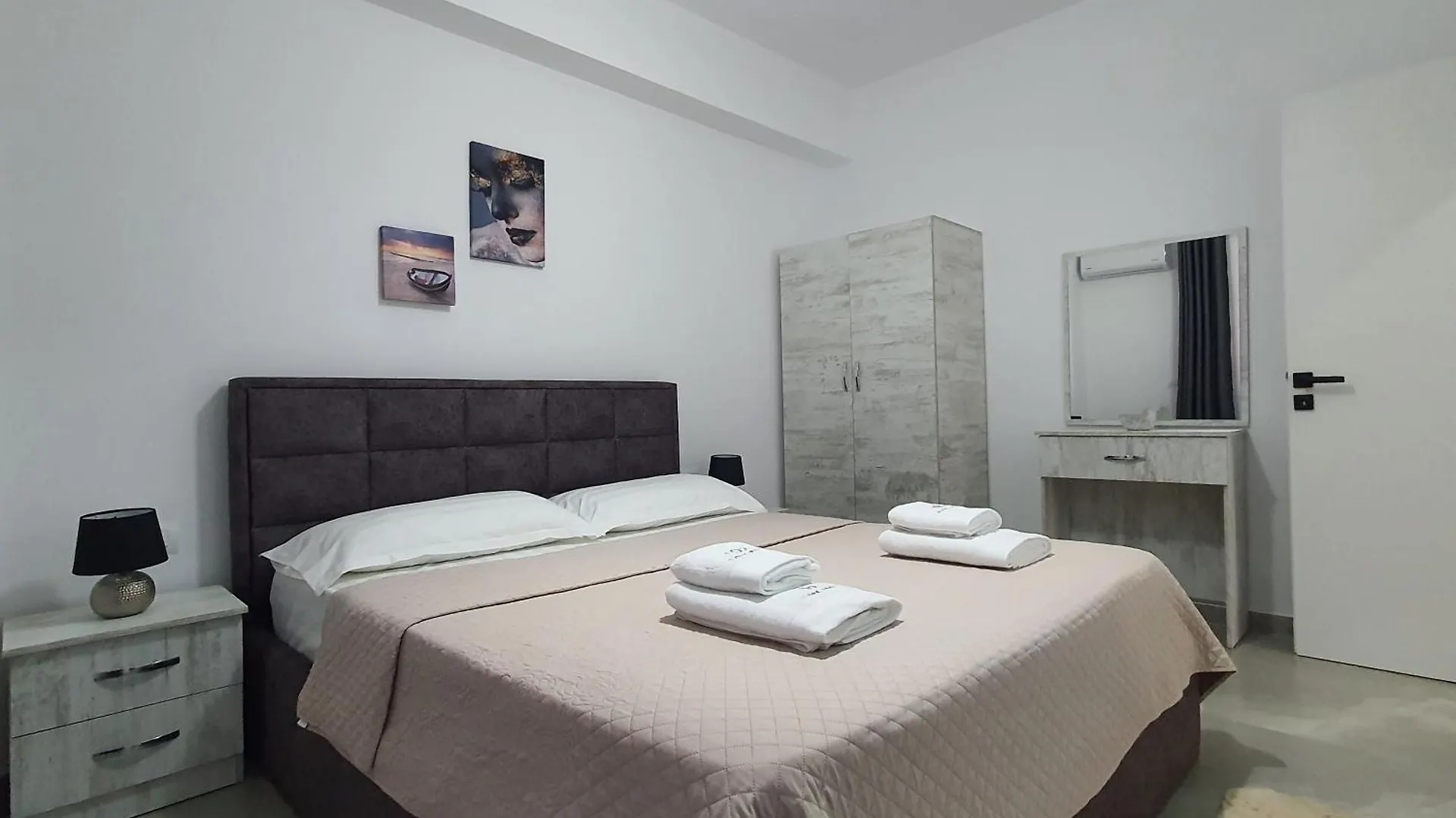 Flore Rooms Sarande 0*,