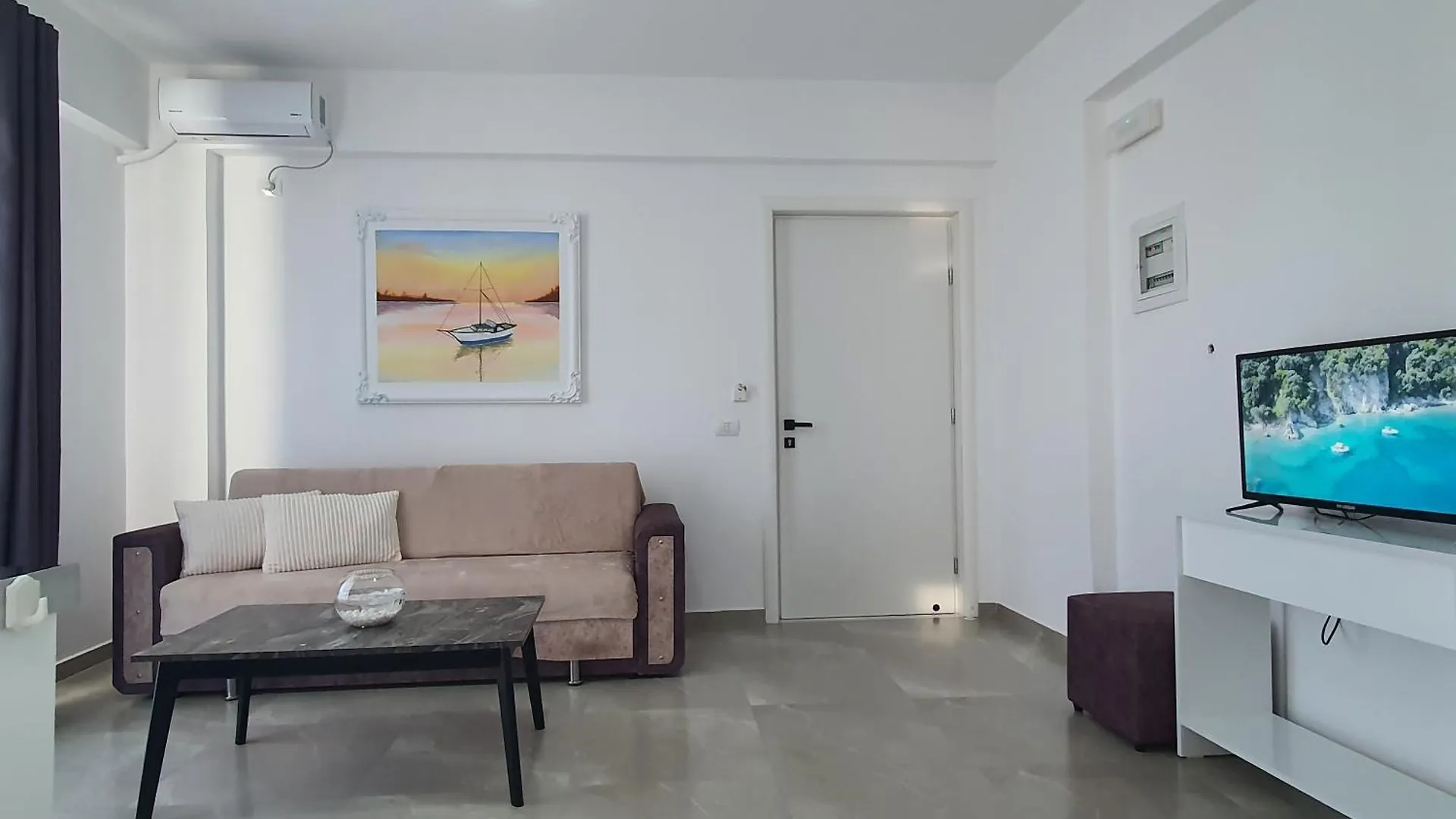 Flore Rooms Sarande 0*,