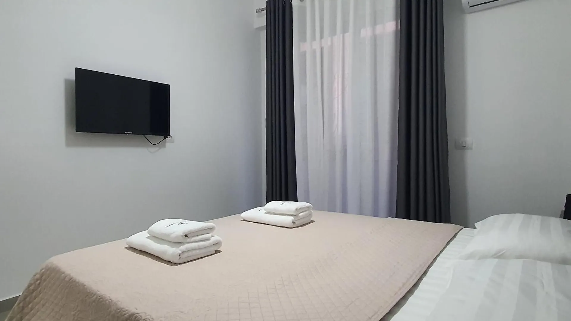 Apartment Flore Rooms Sarande Albania