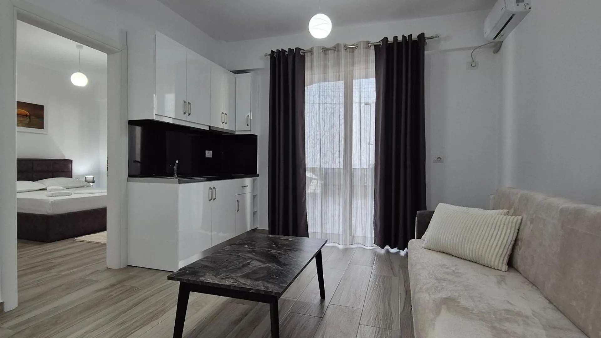 Flore Rooms Sarande Apartment