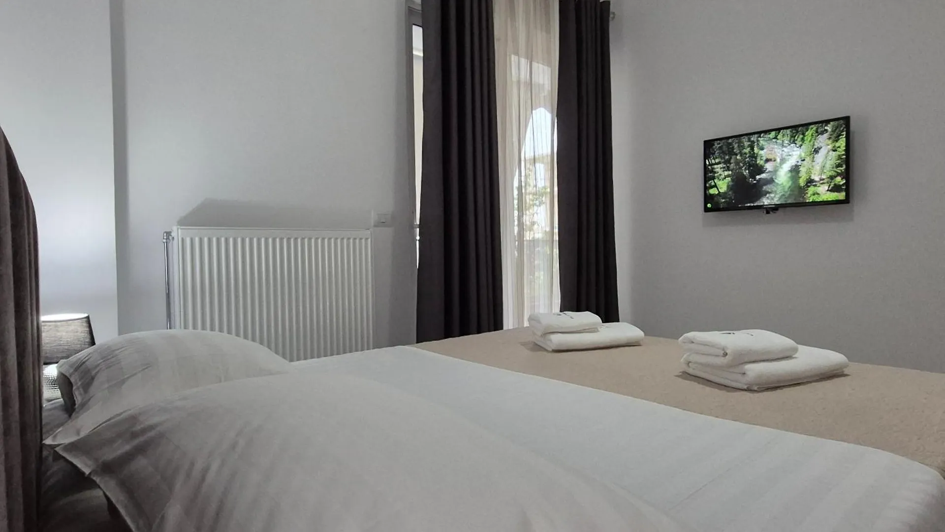 סרנדה Flore Rooms