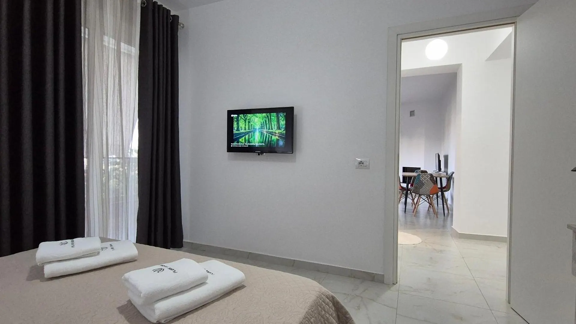 Flore Rooms Sarande 0*,  Albania