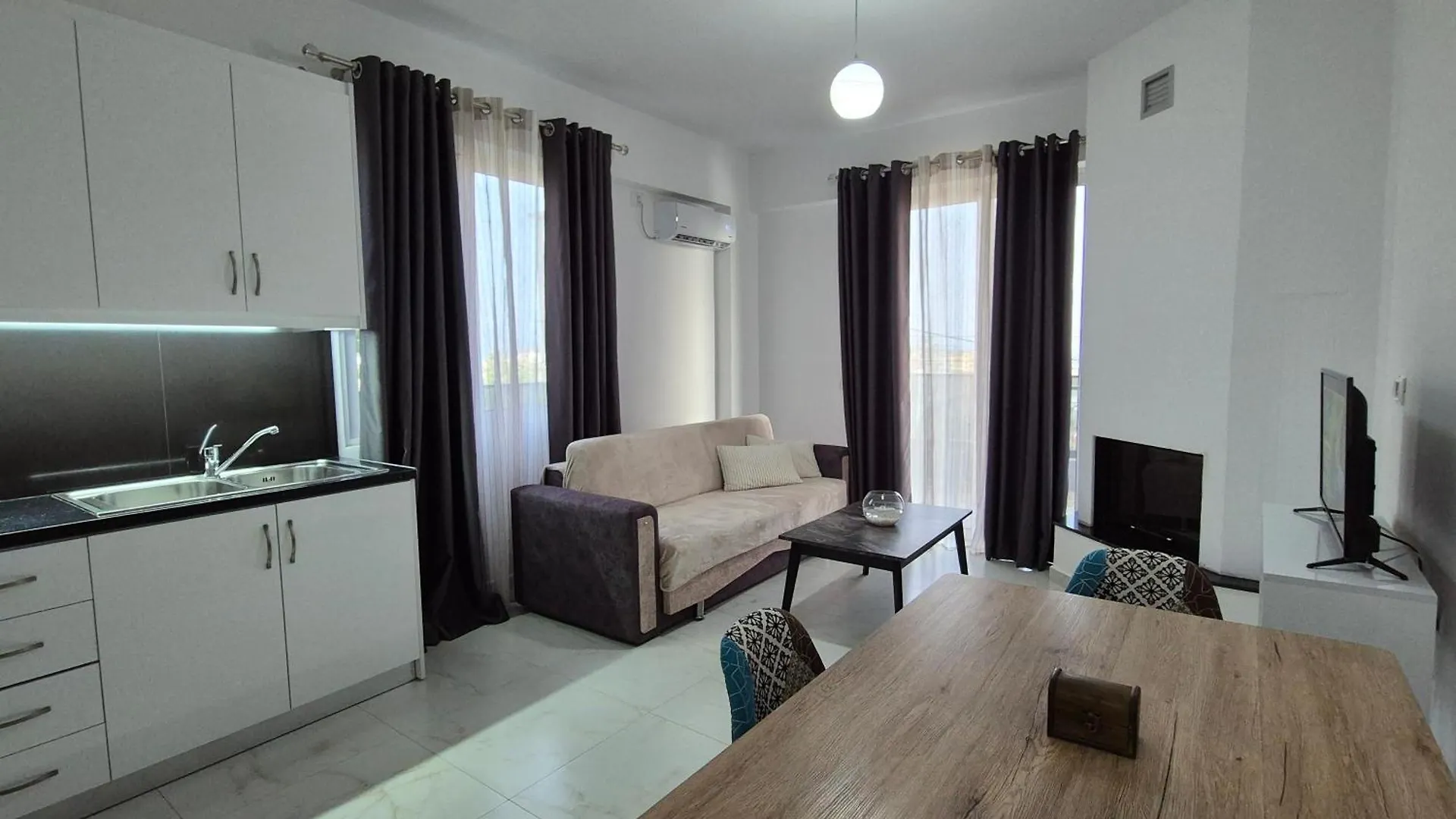 Flore Rooms Sarande 0*,