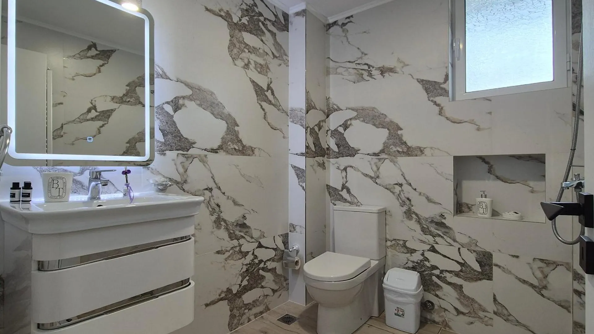 Apartment Flore Rooms Sarande Albania