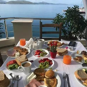 Hotell Titania, Sarandë